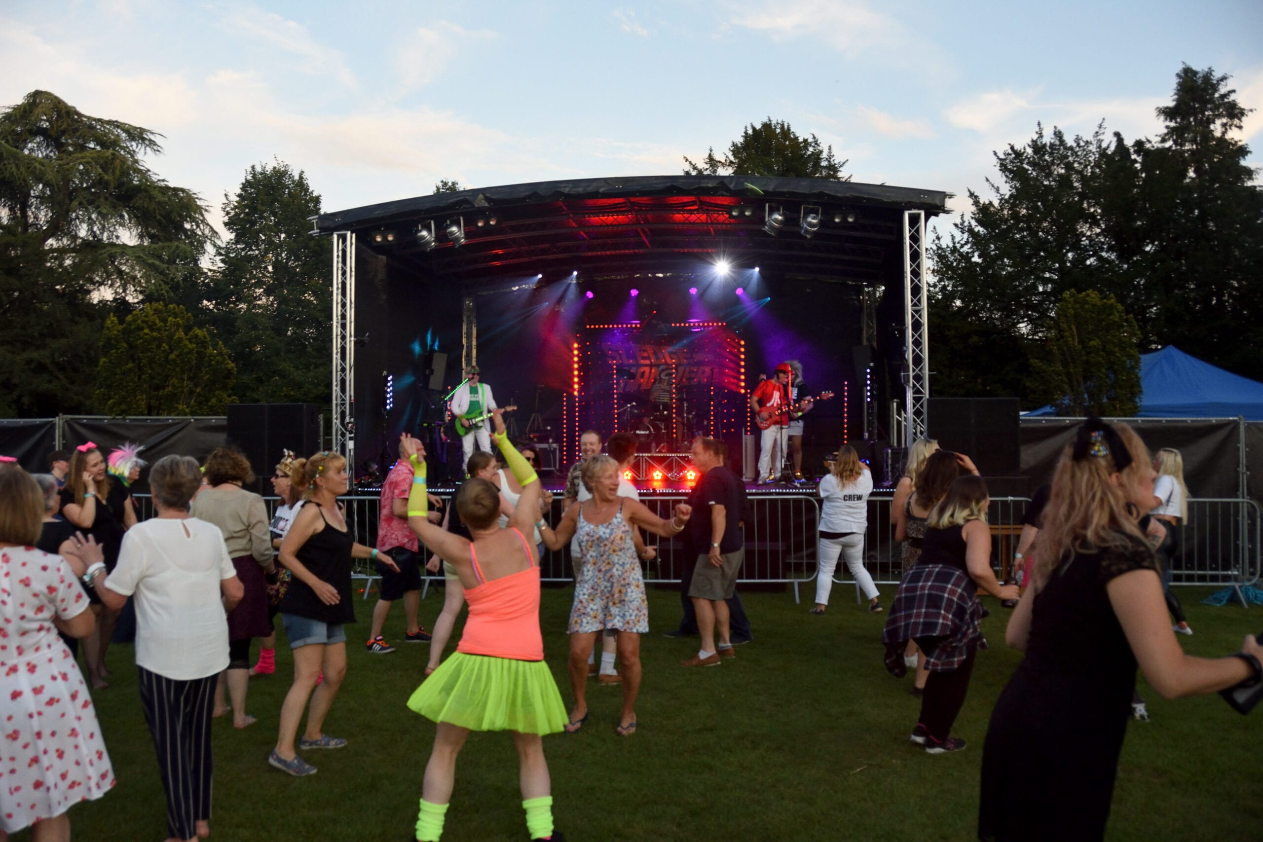 Sledgehammer performing at Garth Park